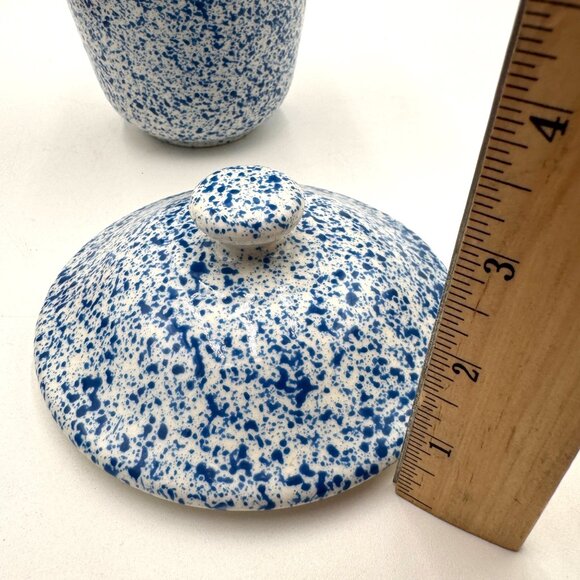 Vintage Art Pottery Blue And White Sponge Ware container with lid country Farmh - Picture 11 of 12